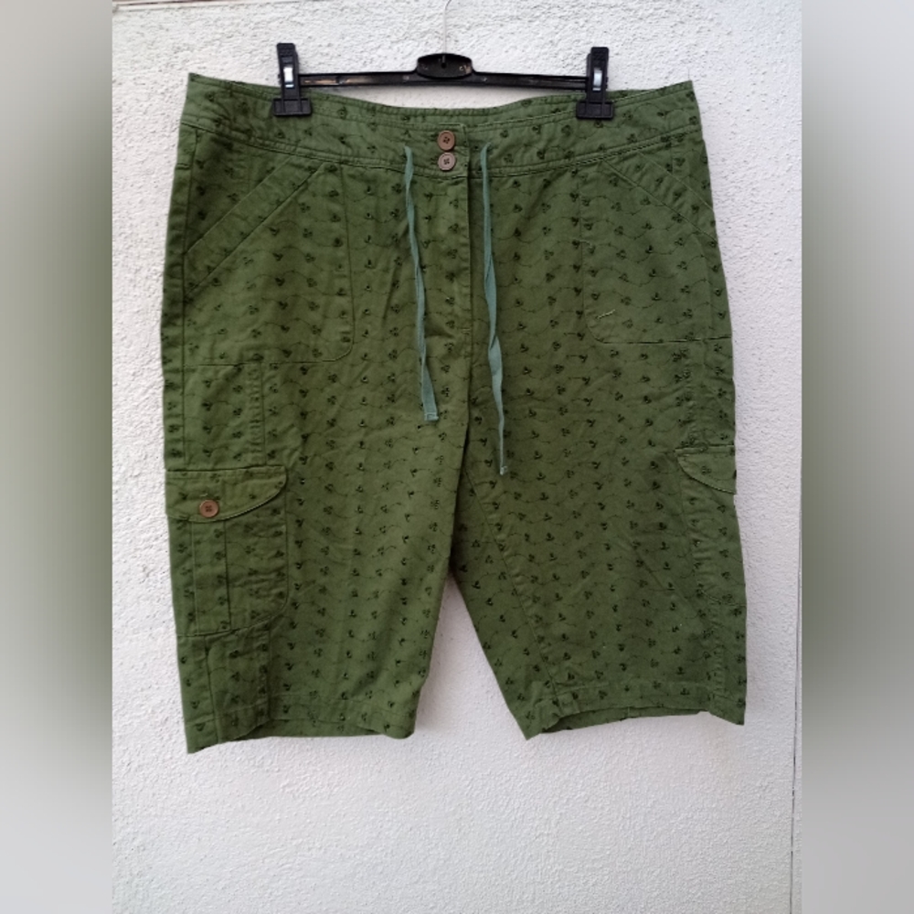 Only Necessities Green Cargo Shorts Eyelet Summer Neutral Vacation Travel Casual